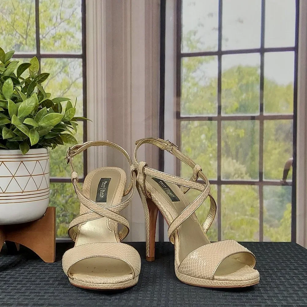 WHITE HOUSE BLACK MARKET TEXTURED LEATHER HIGH HEEL SANDALS (8.5)